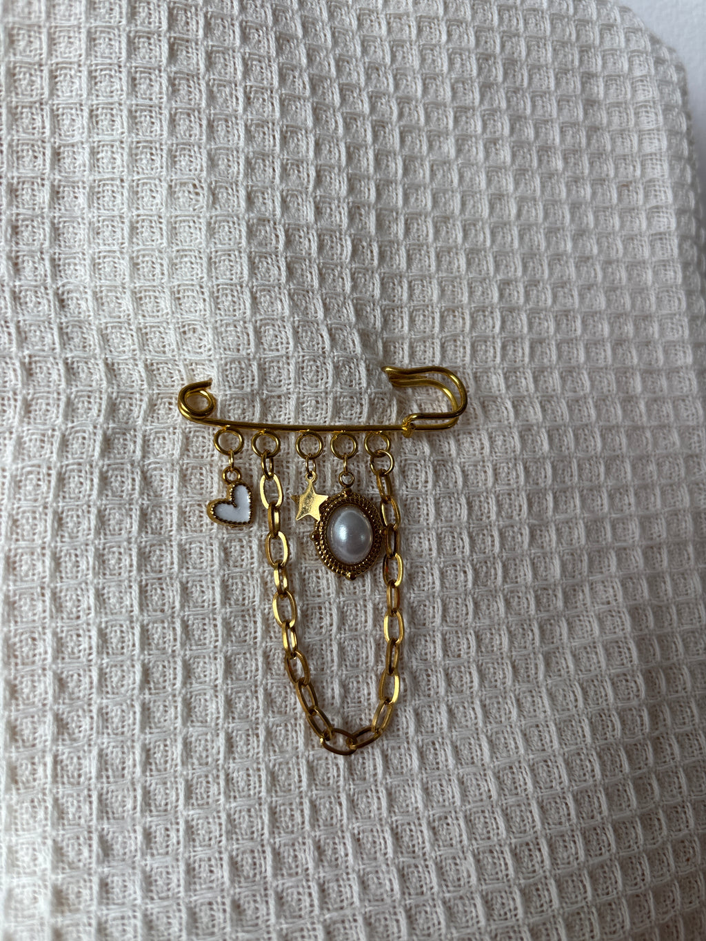 Broche bianca