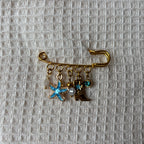 Broche blue