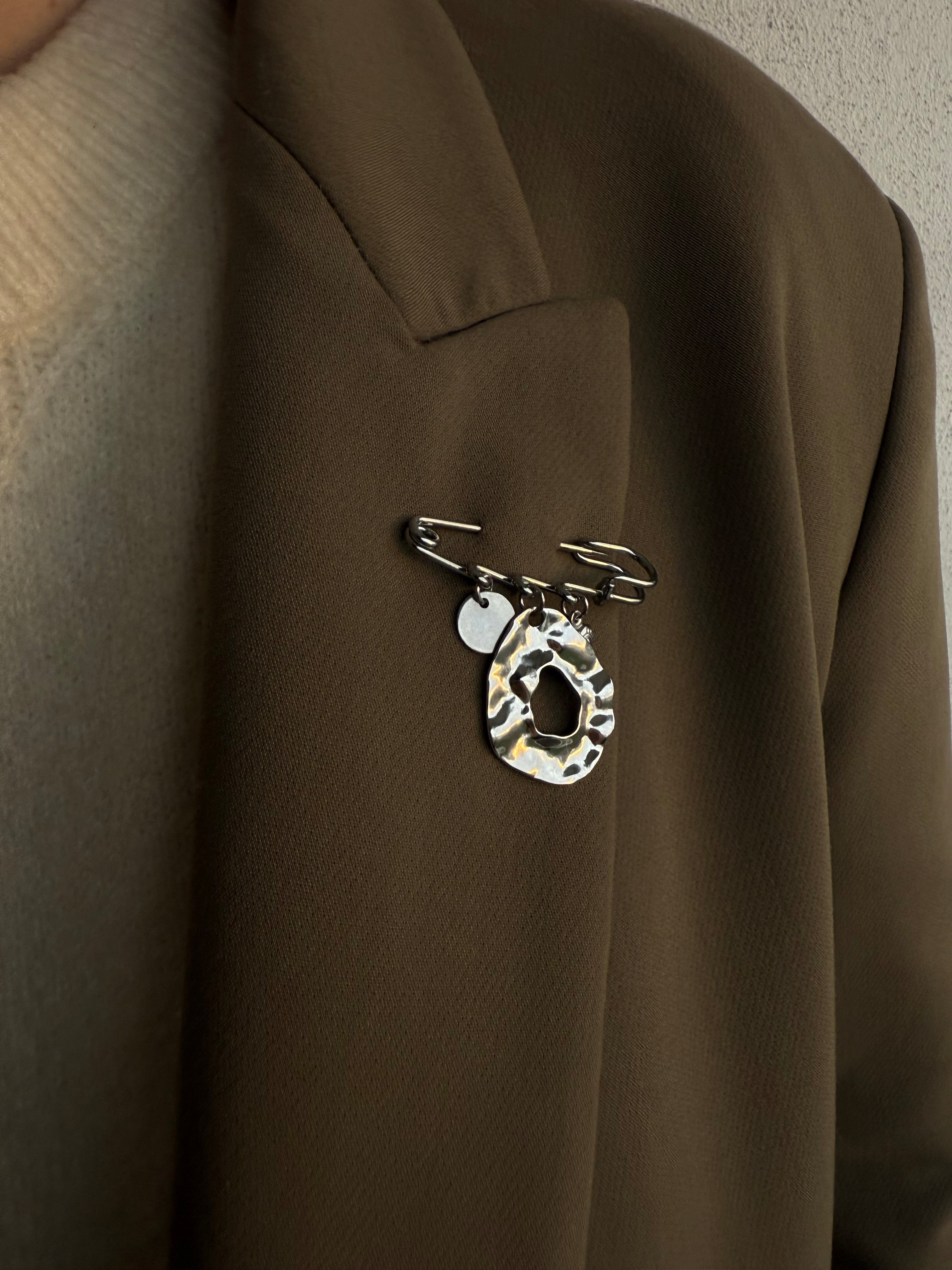 Broche argenté (3 charms)