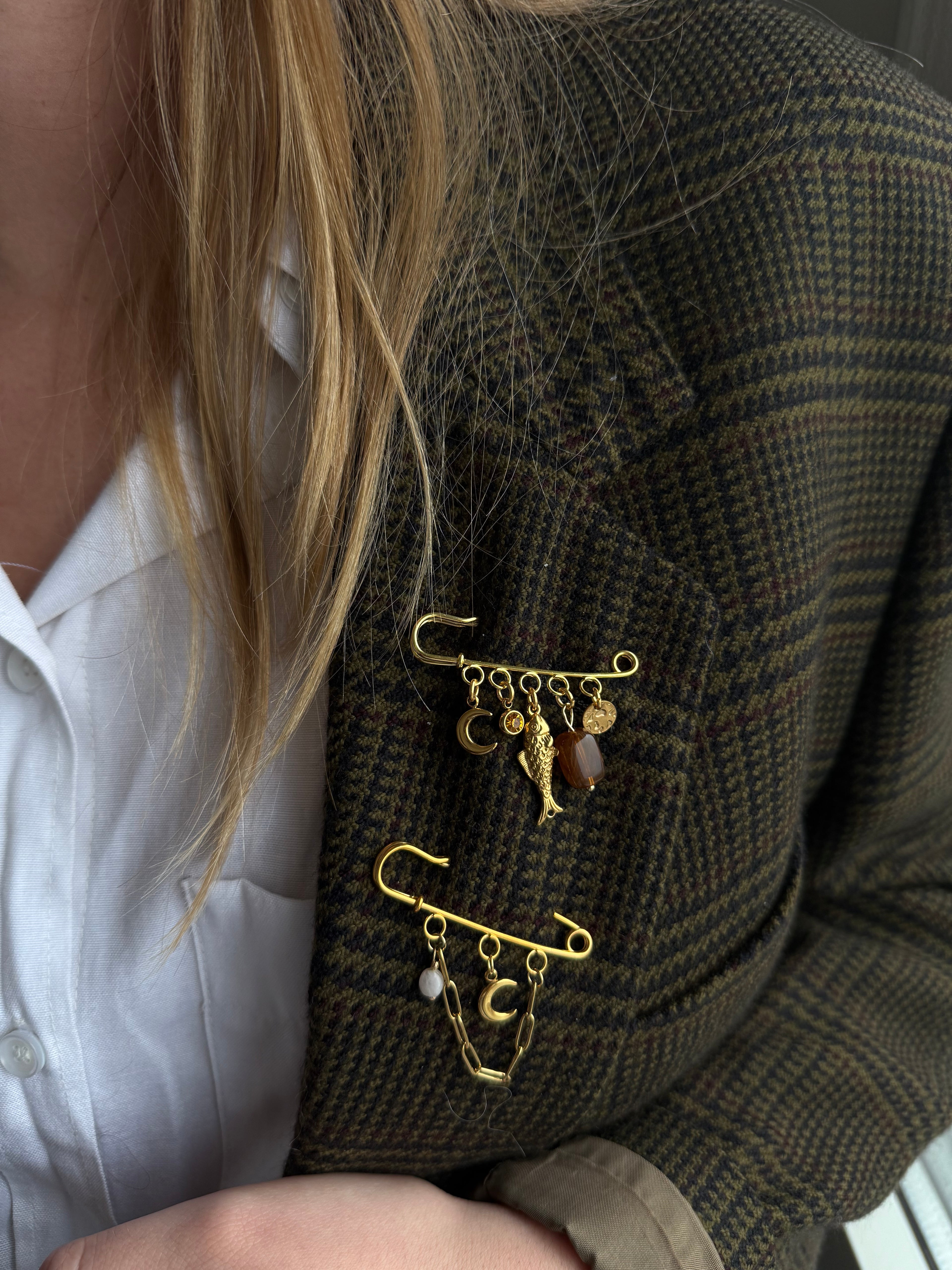 Broche 5 charms doré